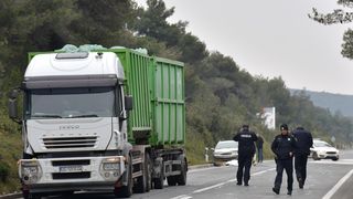 Tustica: U naletu kamiona poginuo pješak