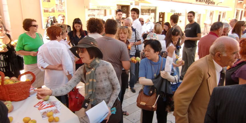 HNS na Narodnom trgu upriličio druženje s građanima