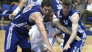 Zagreb, 040512.
KC Drazen Petrovic.
Kosarkaska utakmica Liga za prvaka ( prvenstvo Hrvatske ) 12.kolo Cibona – Zadar.
Na slici: Ante Krapic 20, Hrvoje Kovacevic 55, Karlo Vragovic 24.
Foto: Nenad Dugi / CROPIX Zagreb, 040512.
KC Drazen Petrovic.
Kosarkaska utakmica Liga za prvaka ( prvenstvo Hrvatske ) 12.kolo Cibona – Zadar.
Na slici: Ante Krapic 20, Hrvoje Kovacevic 55, Karlo Vragovic 24.
Foto: Nenad Dugi / CROPIX