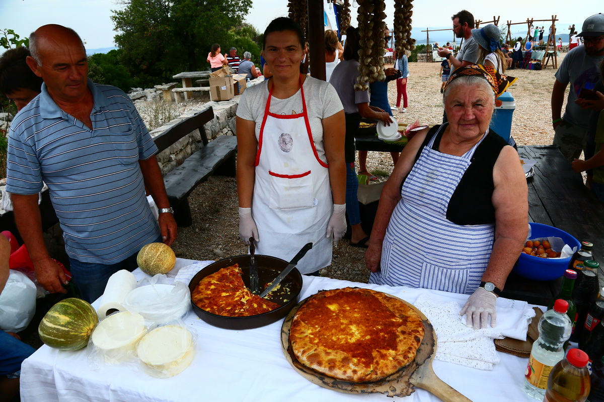 Na vidikovcu Kamenjak održan 5. Sajam lokalnih proizvoda ”Luka i igara” Na vidikovcu Kamenjak održan 5. Sajam lokalnih proizvoda ”Luka i igara”
