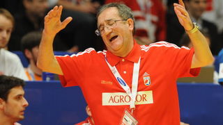 Bec, 300110.
Austrija je domacin EURO 2010 u rukometu od 19-31 01.10. U Becu se igraju utakmice poufinala i finala. Polufinale su izborile reprezentacije Islanda, Francuske, Poljske i Hrvatske.
Polufinale, susret ekipa Hrvatska – Poljske.
Na slici: Lino Bec, 300110.
Austrija je domacin EURO 2010 u rukometu od 19-31 01.10. U Becu se igraju utakmice poufinala i finala. Polufinale su izborile reprezentacije Islanda, Francuske, Poljske i Hrvatske.
Polufinale, susret ekipa Hrvatska – Poljske.
Na slici: Lino