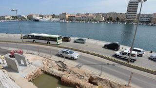 Iako se priblizava pocetak turisticke sezone, stara gradska jezgra pretvorena je u veliko gradiliste. Photo: Dino Stanin/PIXSELL Autor Dino Stanin/PIXSELL Ključne riječi bager, turisticka sezona, skele, raskopano, cesta, radovi, Iako se priblizava pocetak turisticke sezone, stara gradska jezgra pretvorena je u veliko gradiliste. Photo: Dino Stanin/PIXSELL Autor Dino Stanin/PIXSELL Ključne riječi bager, turisticka sezona, skele, raskopano, cesta, radovi,