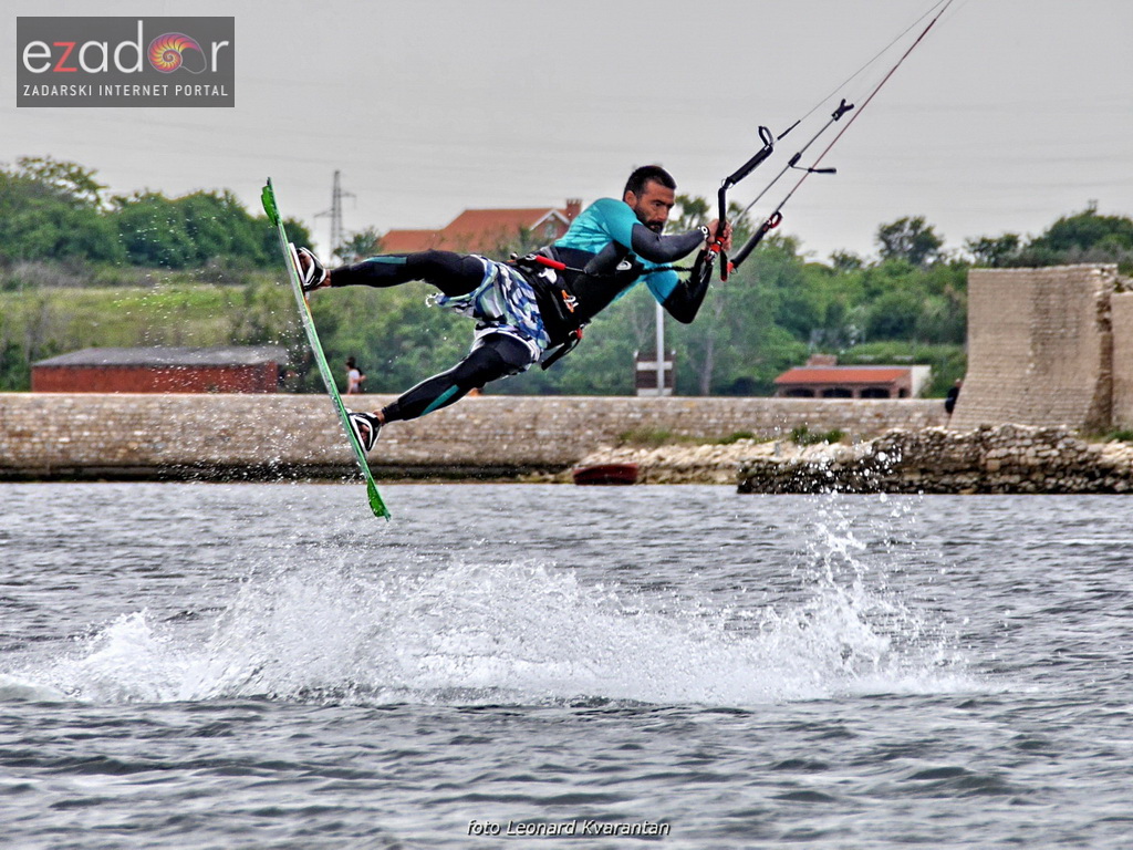 Kiteri guštali u refulima ninske bure Kiteri guštali u refulima ninske bure