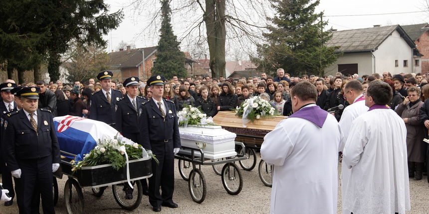 Pogreb obitelji Rošker (Foto: Ronald Gorsic / CROPIX ) Pogreb obitelji Rošker (Foto: Ronald Gorsic / CROPIX )