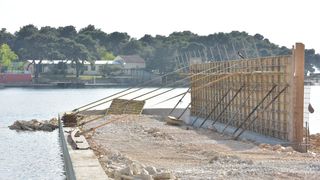 Vandali napravili veliku štetu na gradilištu obalnog zida u Petrčanima