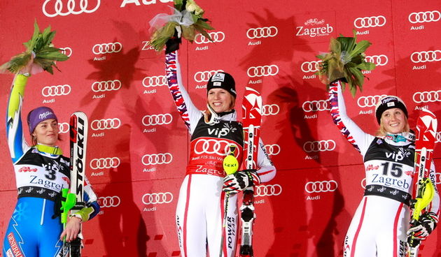 Zagreb, 030112.
Sljeme – Vip Snow Queen Trophy 2012.
Slalomska utrka FIS Svjetskog kupa na Sljemenu za zene.
Na slici: Tina Maze, Marlies Schild i Michaela Kirchgasser.
Foto: Ronald Gorsic / CROPIX