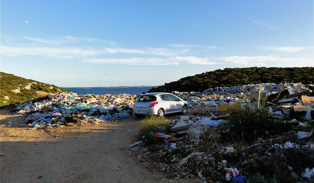 Zatvoreno odlagalište Triluke na Pašmanu. Otpad se odvozi na kopno, foto: www.ptuj2012.net