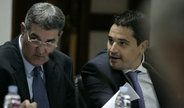 Split, 241012
Nastavak sjednice Gradskog vijeca.
Na fotografiji: Ivo Baldasar i procelnik za komunalne djelatnosti Pave Zaninovic.
Foto: Jakov Prkic / Cropix