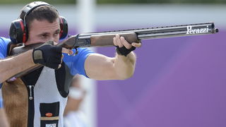 London, 060812.
Hrvatski strijelci Anton Glasnovic i Giovanni Cernogoraz u finalu trapa tijekom Olimpijskih Igara u Londonu.
Na fotografiji: Giovanni Cernogoraz osvojio je zlato.
Foto: Drago Sopta / CROPIX
