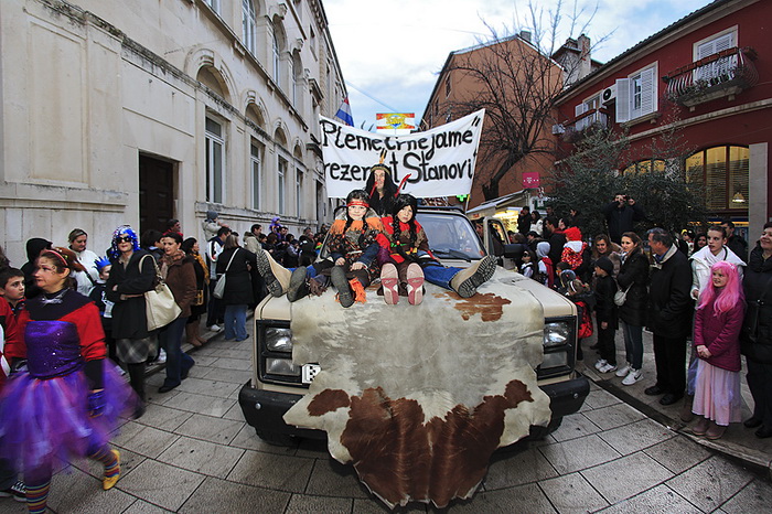 Karneval 2012: Pleme “Crna jama” iz rezervata Stanovi Karneval 2012: Pleme “Crna jama” iz rezervata Stanovi