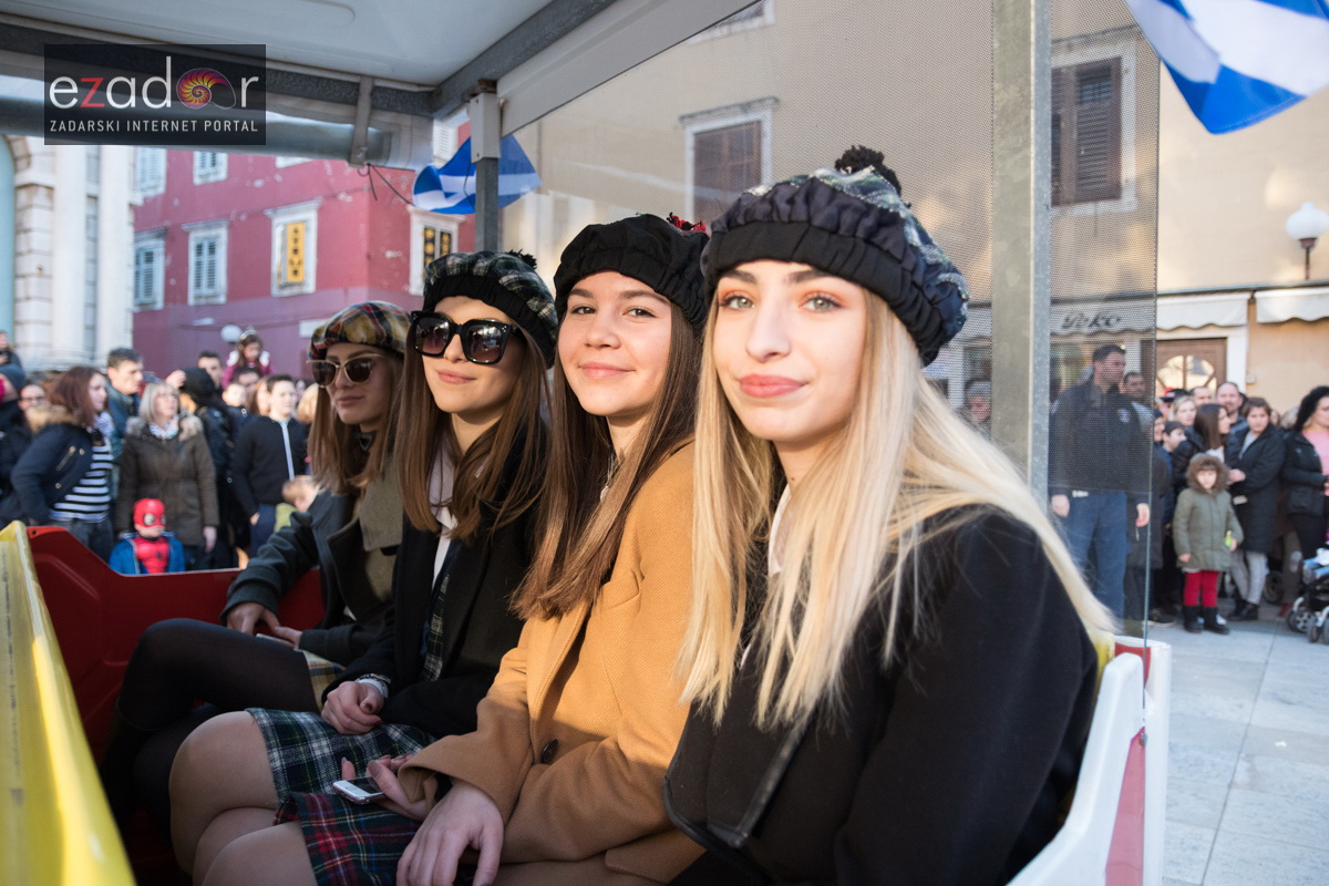 Zadarski karneval 2018: Povorka maškaranih skupina od Gradskih vrata preko Foruma do Narodnog trga Zadarski karneval 2018: Povorka maškaranih skupina od Gradskih vrata preko Foruma do Narodnog trga