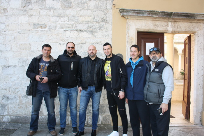 Zadarski sportaši i sportski novinari velikog srca napunili Socijalnu samoposlugu Zadarski sportaši i sportski novinari velikog srca napunili Socijalnu samoposlugu