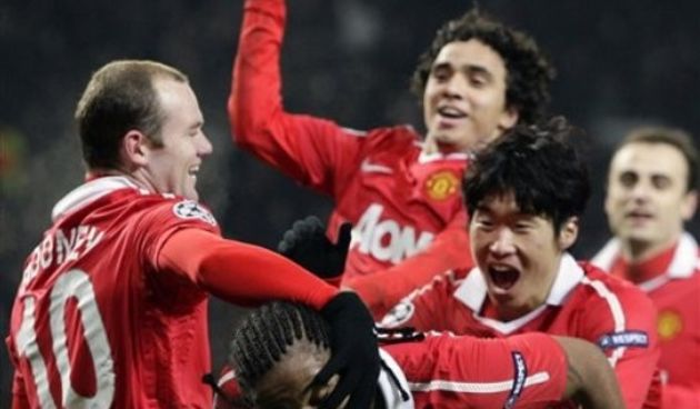 Manchester United Anderson reacts with teammates Wayne Rooney and Ji-Sung Park after scoring // AP Photo