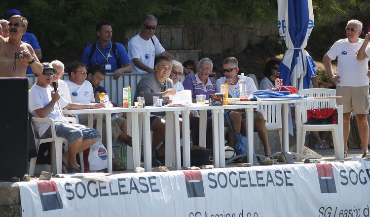 Split, 120611.
Na splitskim Bacvicama odrzano je 7. Prvenstvo svita u piciginu. Naslov pobjednika drugu godinu za redom osvojila je ekipa A1.
Foto: Ante Cizmic / CROPIX Split, 120611.
Na splitskim Bacvicama odrzano je 7. Prvenstvo svita u piciginu. Naslov pobjednika drugu godinu za redom osvojila je ekipa A1.
Foto: Ante Cizmic / CROPIX