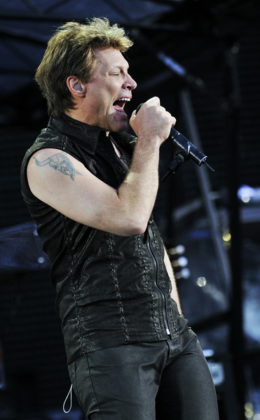 Zagreb, 080611.
Stadion Maksimir.
Nastup americke rock grupe Bon Jovi. 
Na slici: vokal Jon Bon Jovi.
Foto: Boris Kovacev / CROPIX