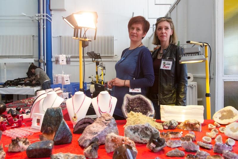 U Domu sportova odrzava se 18. Medjunarodni sajam dragog i poludragog kamenja – Mineral Expo Zagreb. Kao i svake godine razni medjunarodni izlagaci ponudili su posjetiteljima nakit i ukrasne predmete od dragog i poludragog kamenja, bisera i koralja, te ne U Domu sportova odrzava se 18. Medjunarodni sajam dragog i poludragog kamenja – Mineral Expo Zagreb. Kao i svake godine razni medjunarodni izlagaci ponudili su posjetiteljima nakit i ukrasne predmete od dragog i poludragog kamenja, bisera i koralja, te ne