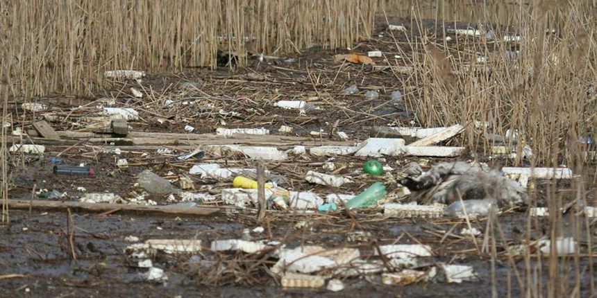 Velike količine otpada štete Parku prirode Vransko jezero Velike količine otpada štete Parku prirode Vransko jezero