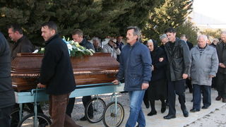 Tisnjanska Dubrava (Murter): Posljednji ispracaj Dragana Vlasica Vlaje, 16.2.2009. Tisnjanska Dubrava (Murter): Posljednji ispracaj Dragana Vlasica Vlaje, 16.2.2009.