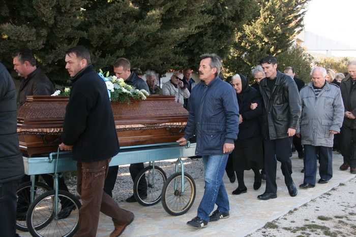 Tisnjanska Dubrava (Murter): Posljednji ispracaj Dragana Vlasica Vlaje, 16.2.2009. Tisnjanska Dubrava (Murter): Posljednji ispracaj Dragana Vlasica Vlaje, 16.2.2009.