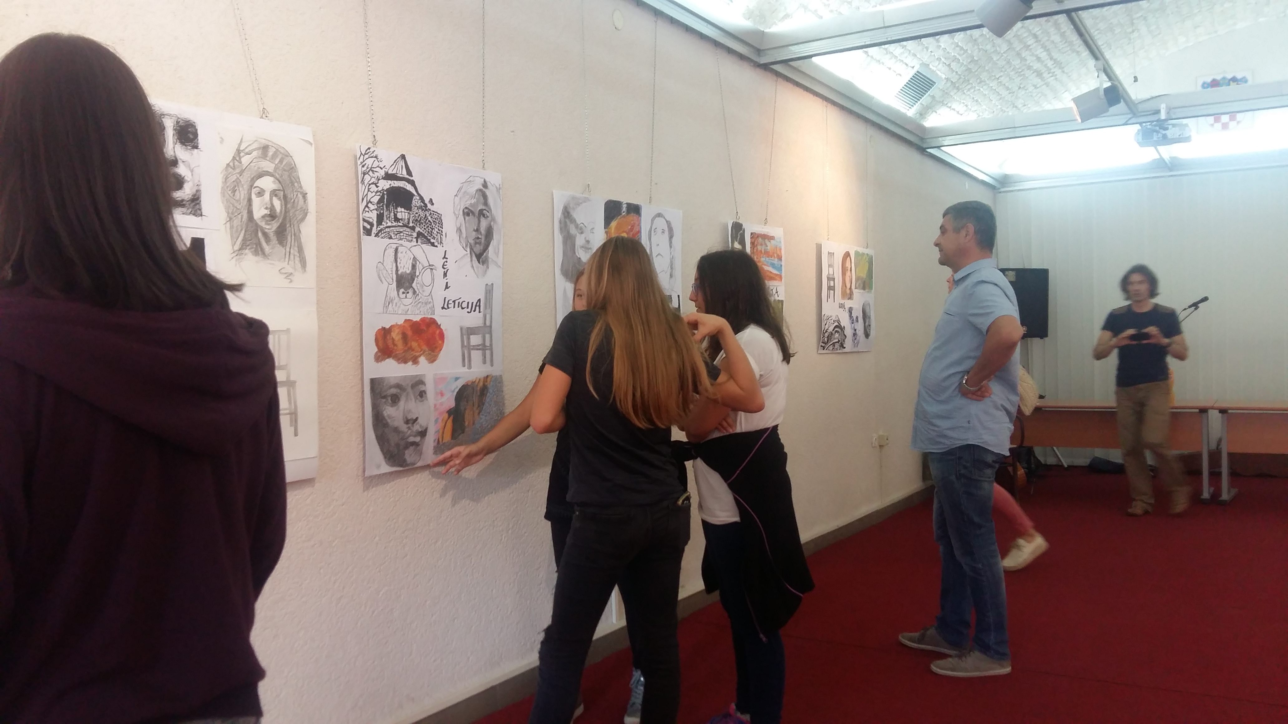 U Znanstvenoj knjižnici otvorena izložba radova Udruge “Art.A” U Znanstvenoj knjižnici otvorena izložba radova Udruge “Art.A”