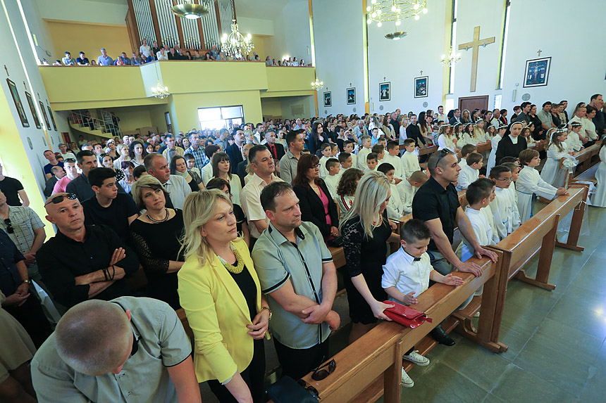 Bibinje: sakrament Prve pričesti, foto-L. Banić Bibinje: sakrament Prve pričesti, foto-L. Banić