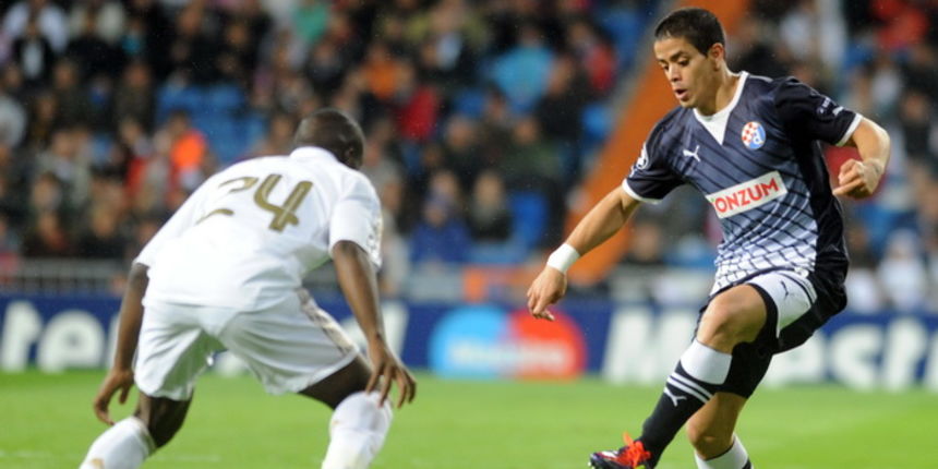 Madrid, 221111.
Santiago Bernabeu stadion.
Nogometna utakmica 5. kola, skupine D, Uefine Lige prvaka izmedju madridskog Reala i Gnk Dinamo.
Na slici: Luis Ibanez sa loptom.
Foto: Drago Sopta / CROPIX Madrid, 221111.
Santiago Bernabeu stadion.
Nogometna utakmica 5. kola, skupine D, Uefine Lige prvaka izmedju madridskog Reala i Gnk Dinamo.
Na slici: Luis Ibanez sa loptom.
Foto: Drago Sopta / CROPIX