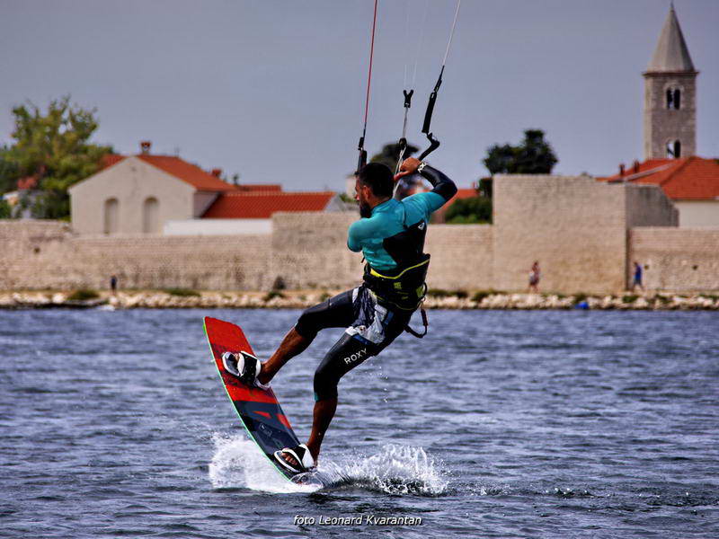Kite surferi guštaju u Ninu