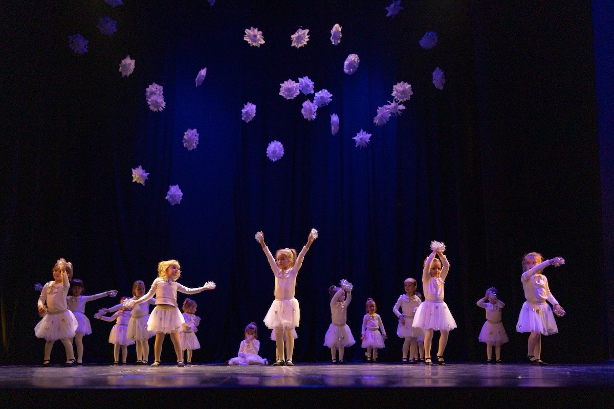 Plesna čestitka 2025.