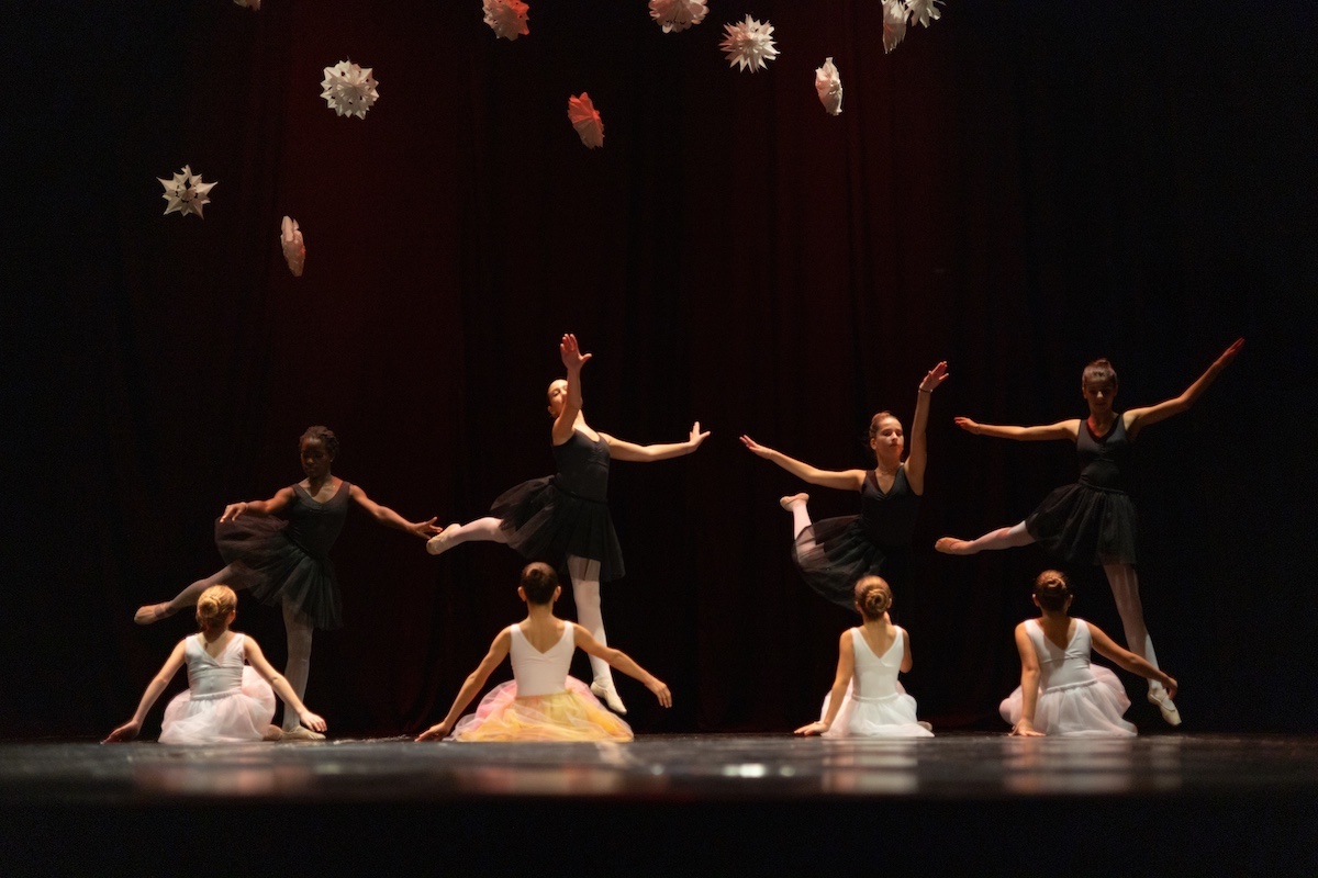 Plesna čestitka 2025.