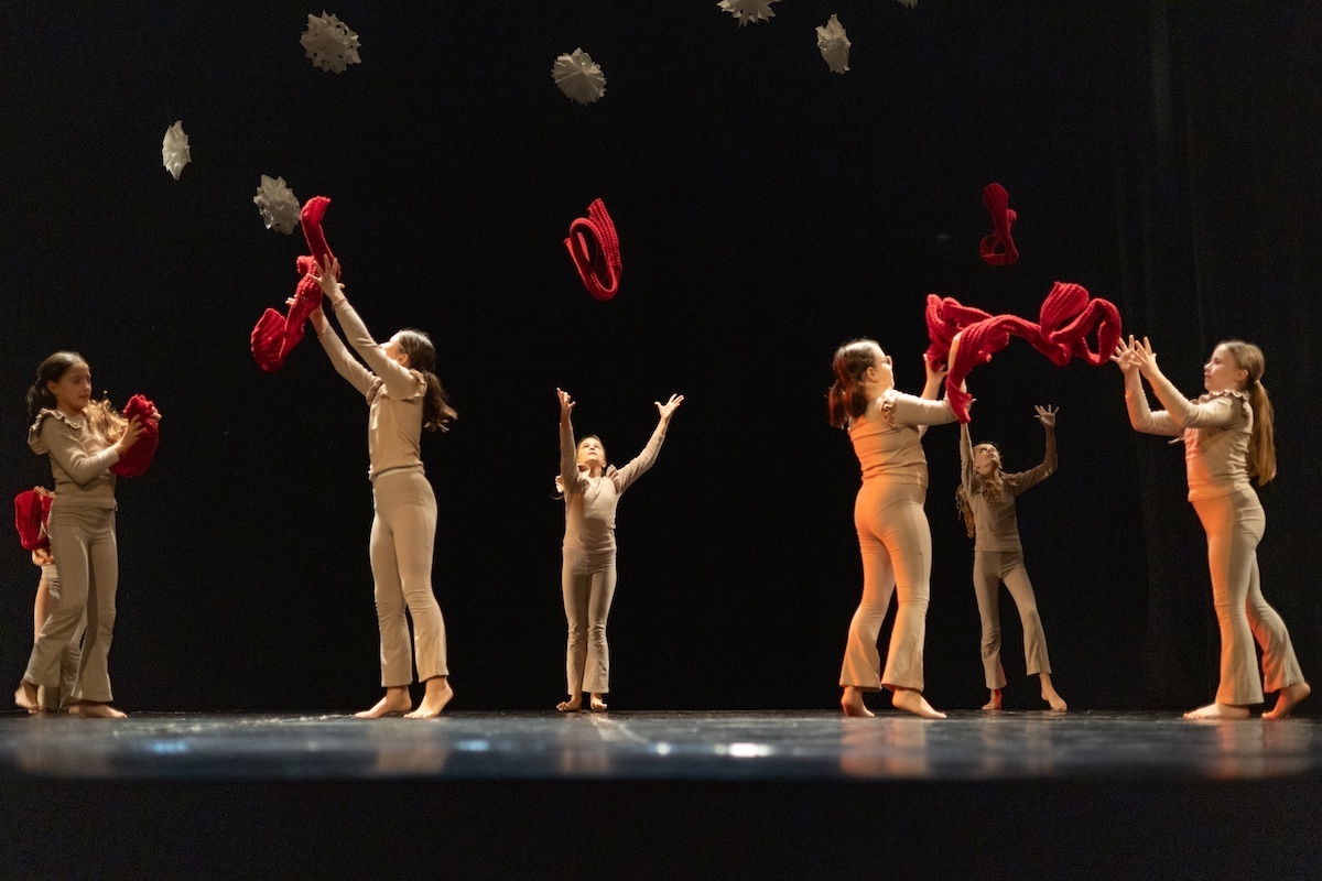 Plesna čestitka 2025.