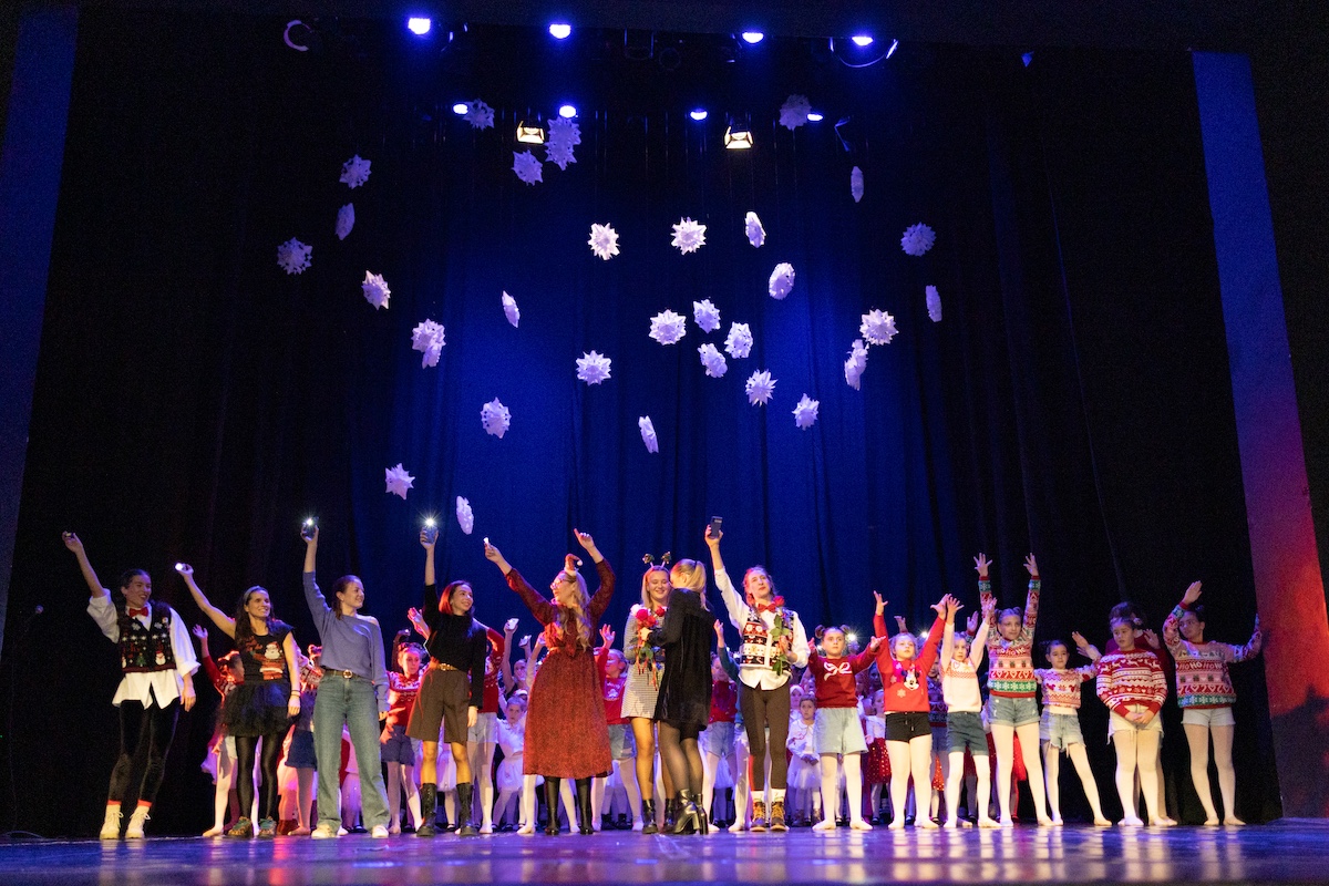 Plesna čestitka 2025.