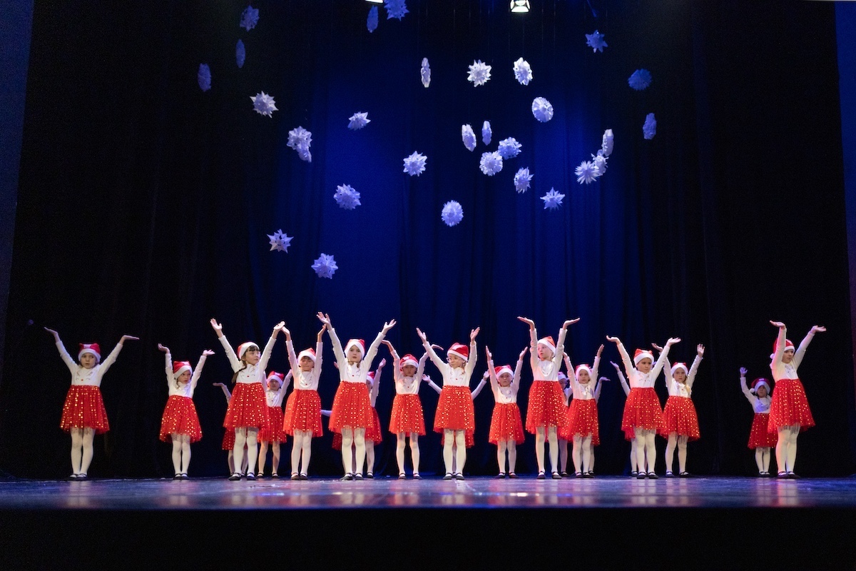 Plesna čestitka 2025.