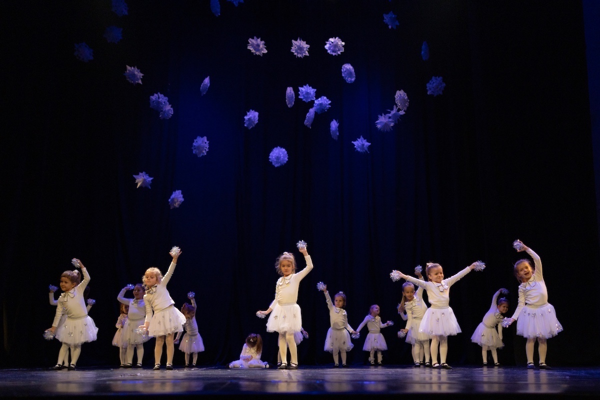 Plesna čestitka 2025.