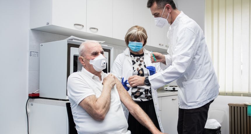 Cijepljenje, cjepivo, astrazeneca Cijepljenje, cjepivo, astrazeneca