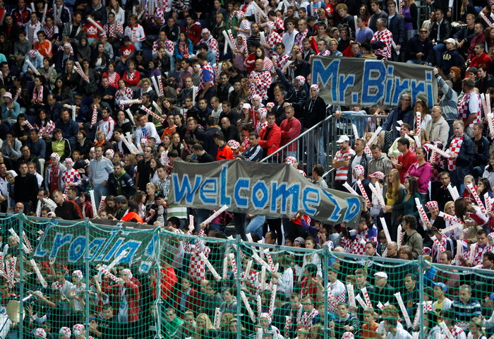 Zagreb, 050910.
Bazen Mladost na Savi.
29. Europsko prvenstvo u vaterpolu.
Hrvatska – Italija
Na fotografiji: transparent za Birria direktora LEN vaterpola.
Foto: Ronald Gorsic / CROPIX