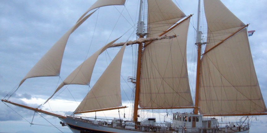 Skolski brod Kraljica Mora, dugacak 34 m, u vlasnistvu Ministarstva mora, prometa i infrastrukture , biti ce koristen od svih pomorskih skola i fakulteta u Hrvatskoj. Kraljica mora na probnoj plovidbi kod otoka Korcule. Foto: Luciano Keber / CROPIX