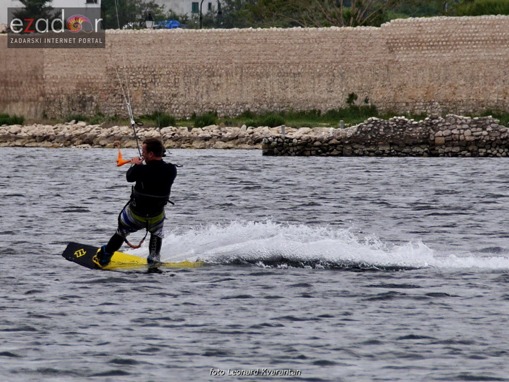 Kiteri guštali u refulima ninske bure Kiteri guštali u refulima ninske bure