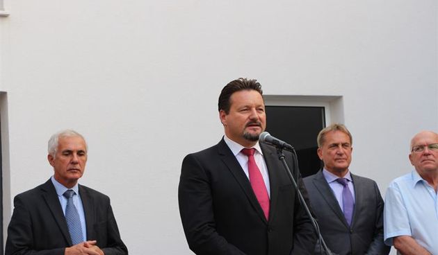 Stanovi primopredaja kljuceva, Lovro Kuscevic