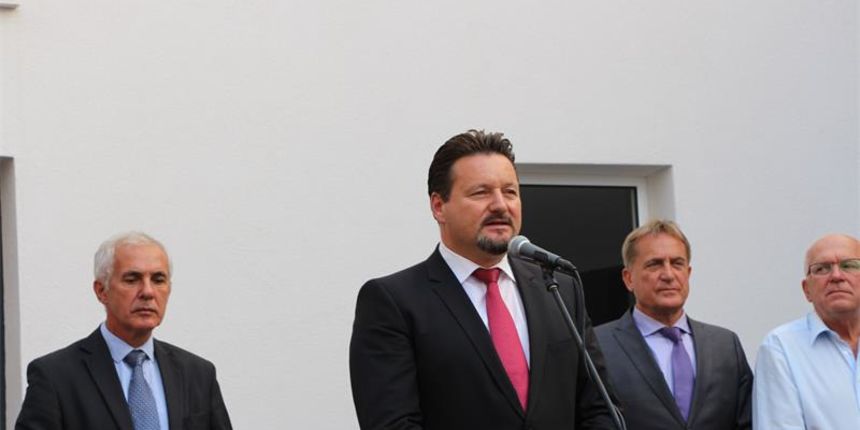 Stanovi primopredaja kljuceva, Lovro Kuscevic Stanovi primopredaja kljuceva, Lovro Kuscevic