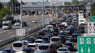 Gužve na naplatnim kućicama Lučko u smjeru mora