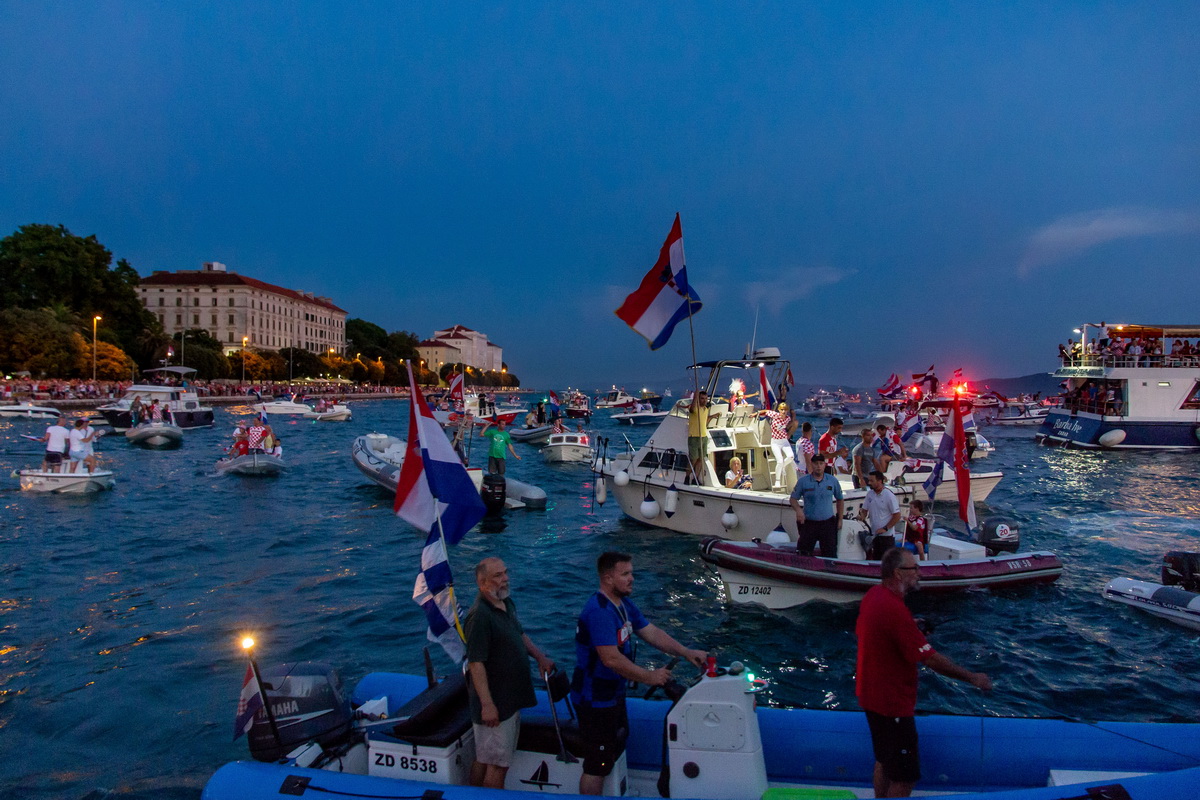 Veličanstven doček četvorice zadarskih Vatrenih od Gradskog mosta do Foruma