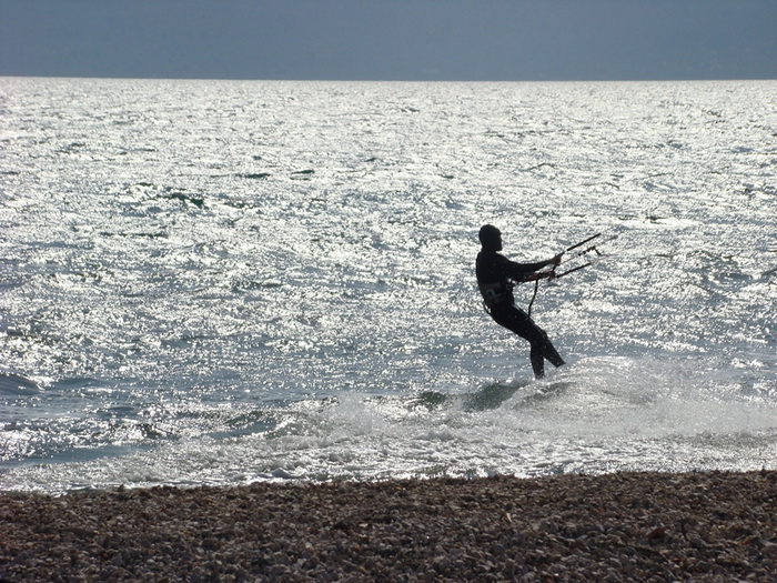 Druzenje uz surf i kite na plazi Makarska u Sukosanu Druzenje uz surf i kite na plazi Makarska u Sukosanu