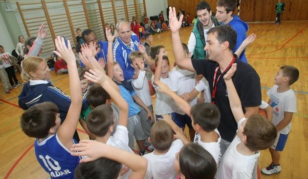Ogledni košarkaški trening ŠK Zadar u OŠ “Šime Budinić”. Foto: Dino Stanin/PIXSELL