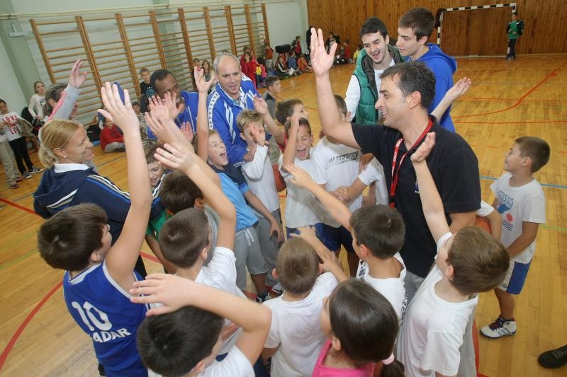 Ogledni košarkaški trening ŠK Zadar u OŠ “Šime Budinić”. Foto: Dino Stanin/PIXSELL