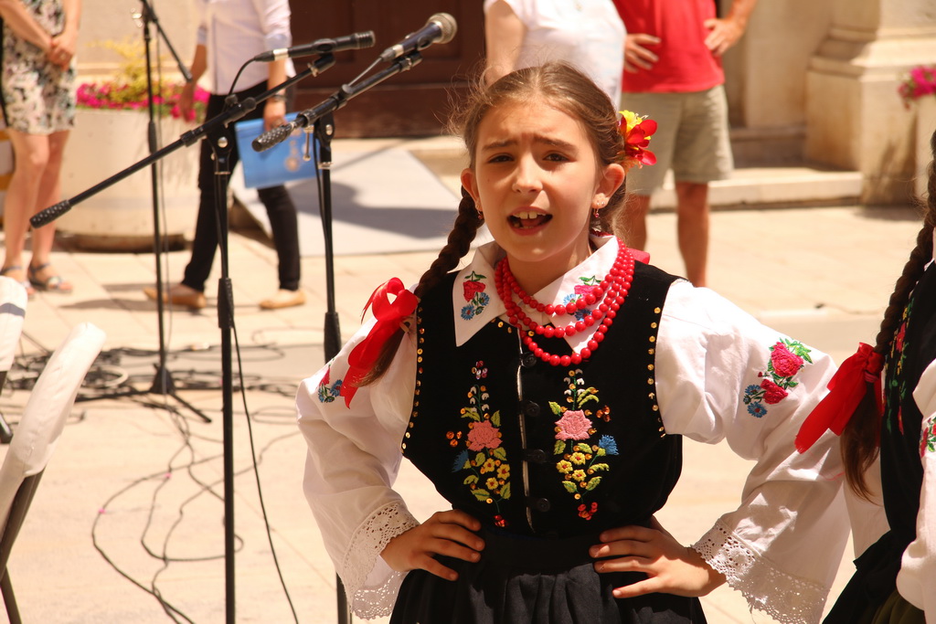 OŠ Zadarski otoci, učenici na Narodnom trgu