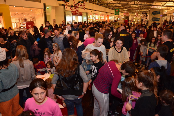 Supernova Zadar: Sveti Nikola i kamion Djeda mraza, Foto: Iva Perinčić Supernova Zadar: Sveti Nikola i kamion Djeda mraza, Foto: Iva Perinčić