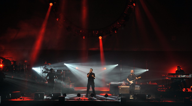 Split, 050210.
U Spaladium Areni The Australian Pink Floyd Show odrzali su koncert pred 4000 posjetitelja.
Grupa TAPFS vec 20 godina uspjesno izvodi obrade cuvene grupe Pink Floyd u svom vrlo prepoznatljivom stilu. Poceli su 1988. godine u Adelaideu i sad Split, 050210.
U Spaladium Areni The Australian Pink Floyd Show odrzali su koncert pred 4000 posjetitelja.
Grupa TAPFS vec 20 godina uspjesno izvodi obrade cuvene grupe Pink Floyd u svom vrlo prepoznatljivom stilu. Poceli su 1988. godine u Adelaideu i sad