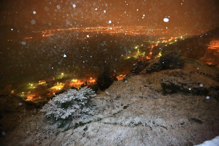 Klis, 101212. 
Ciklona Simenka je veceras donijela Snijeg nadomak Splita svega 4km zracne linije od Splita.
Na slici Snijeg na Klisu.
Foto: Zvonimir Barisin / CROPIX