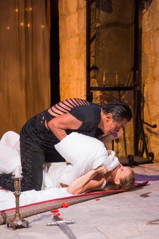 Povodom obiljezavanja 400. godina smrti Williama Shakespearea premijerno je izveden Othello, tragedija Williama Shakespearea u režiji Ivice Boban i s Draganom Despotom kao Othellom