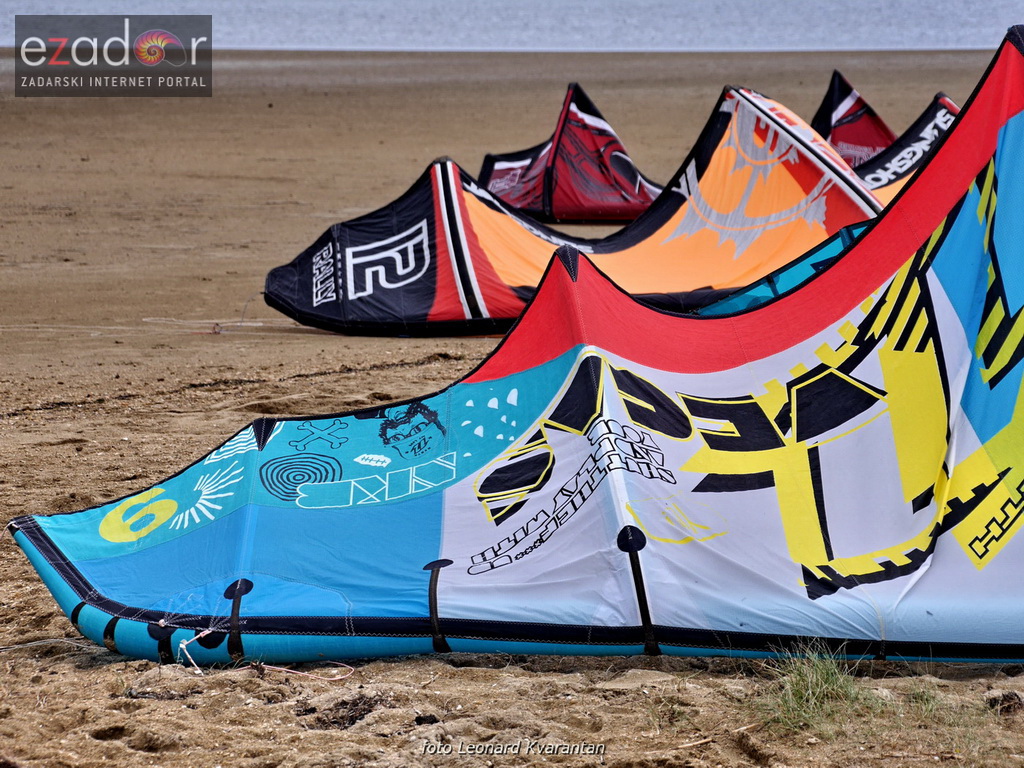 Kiteri guštali u refulima ninske bure Kiteri guštali u refulima ninske bure